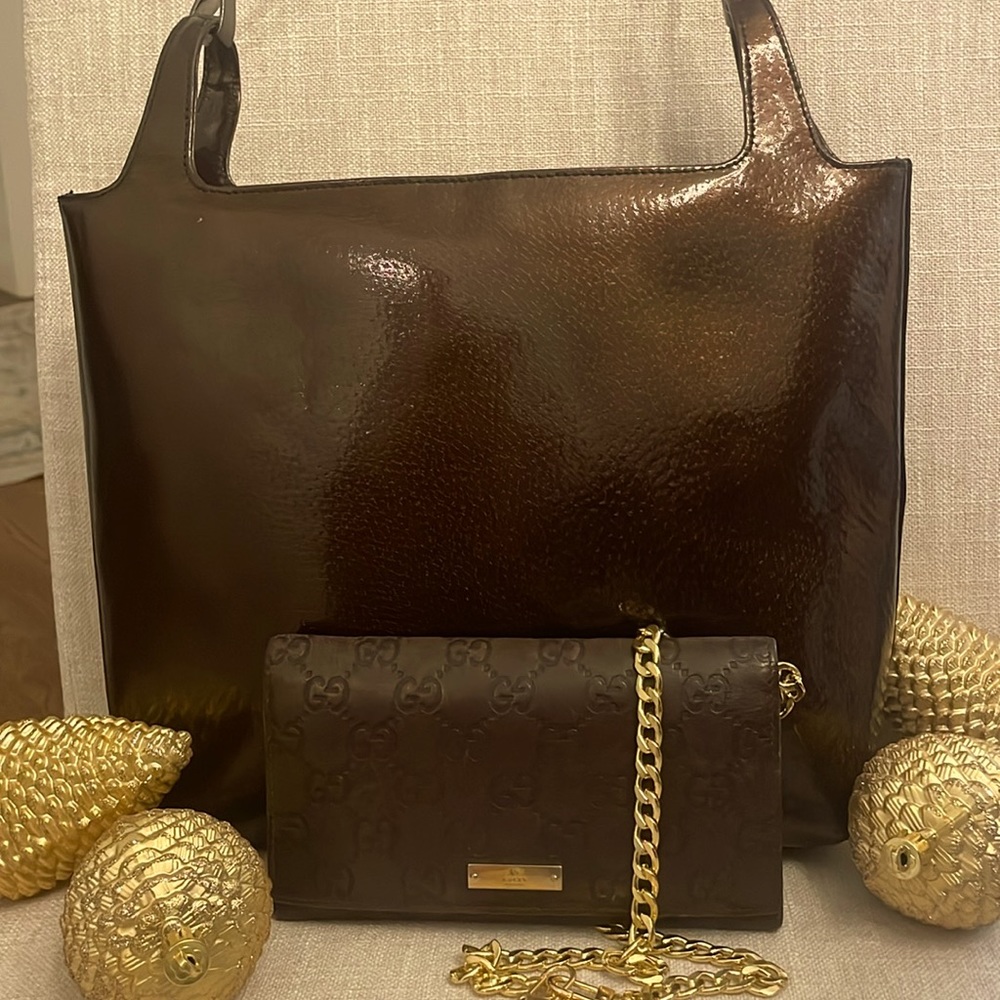 It is a bundle Gucci Brown Tote and Guccissima wallet with chain, both included.